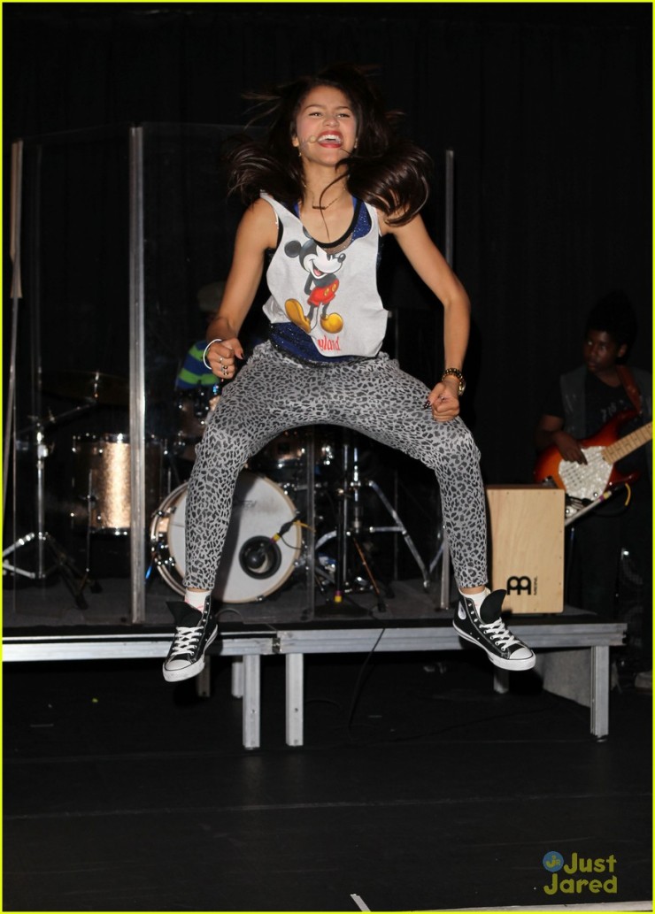 zendaya-coleman-zwaggers-05-740x1033